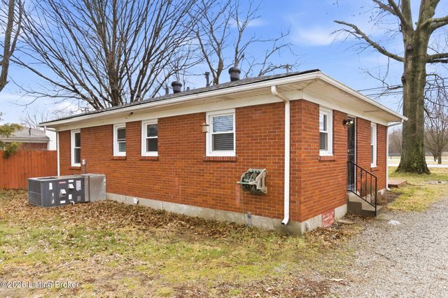 2115 Lower Hunters Trace, Louisville, KY 40216