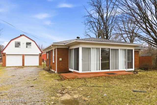 2115 Lower Hunters Trace, Louisville, KY 40216