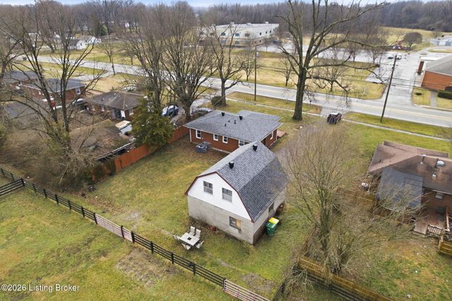 2115 Lower Hunters Trace, Louisville, KY 40216