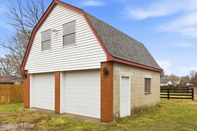 2115 Lower Hunters Trace, Louisville, KY 40216