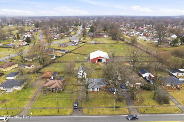 2115 Lower Hunters Trace, Louisville, KY 40216