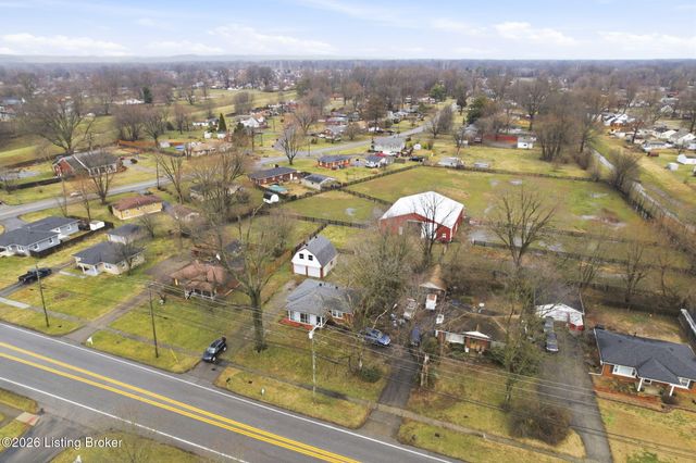 2115 Lower Hunters Trace, Louisville, KY 40216