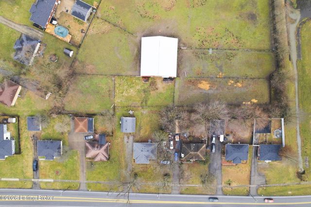 2115 Lower Hunters Trace, Louisville, KY 40216