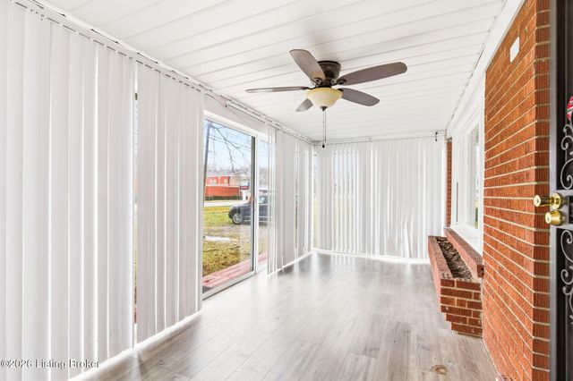 2115 Lower Hunters Trace, Louisville, KY 40216