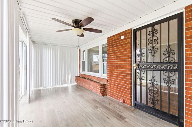 2115 Lower Hunters Trace, Louisville, KY 40216