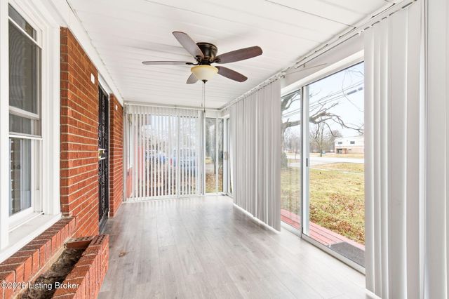 2115 Lower Hunters Trace, Louisville, KY 40216