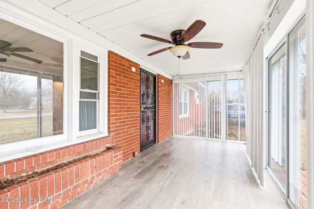 2115 Lower Hunters Trace, Louisville, KY 40216