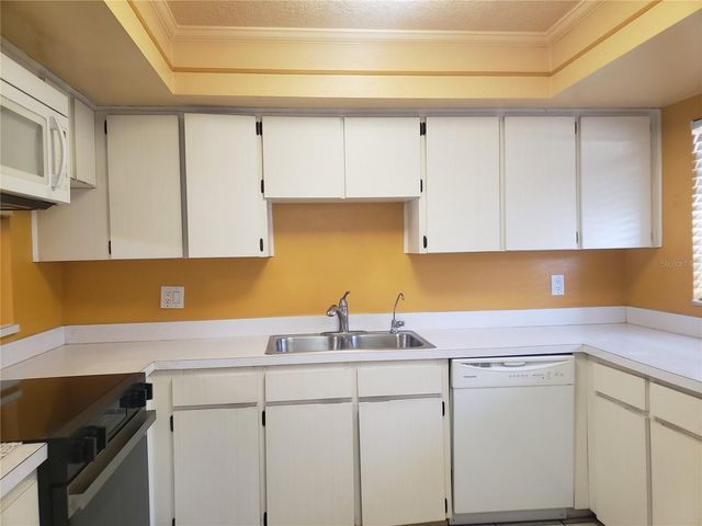 3710 GREENERY COURT 110, Tampa, FL 33618