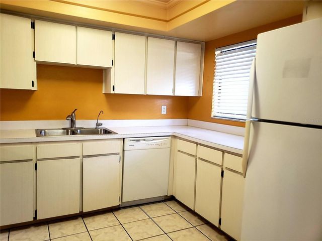 3710 GREENERY COURT 110, Tampa, FL 33618