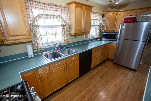 29 Haven Terrace, Parlin, NJ 08859
