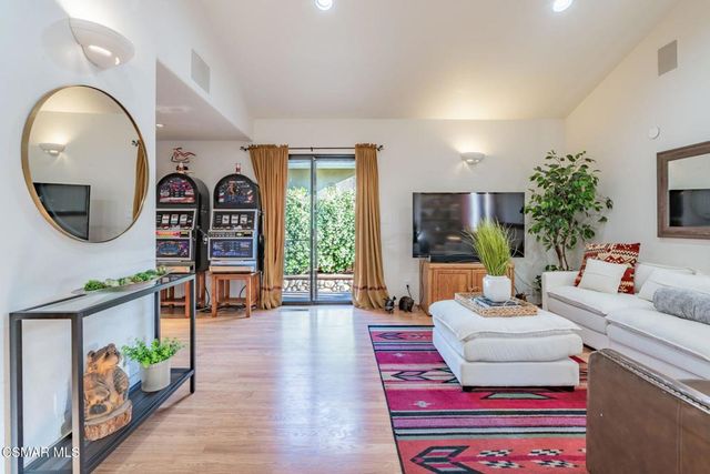 6078 Peppertree Lane, Simi Valley, CA 93063