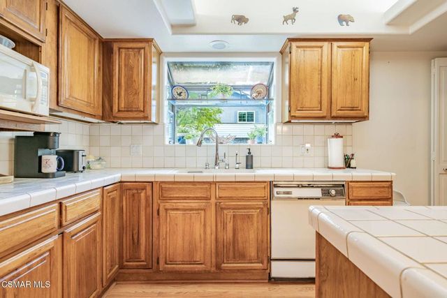 6078 Peppertree Lane, Simi Valley, CA 93063