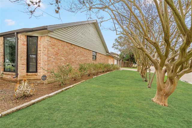 10831 Holly Springs Drive, Houston, TX 77042