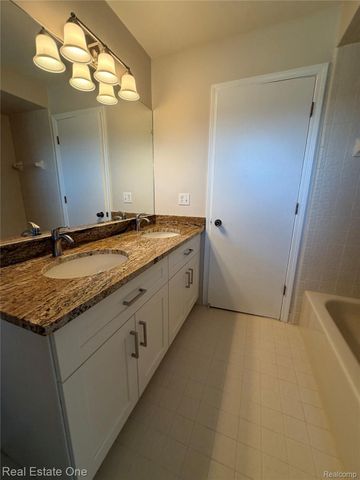 36552 Melbourne Drive, Sterling Heights, MI 48312