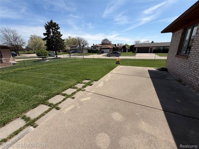36552 Melbourne Drive, Sterling Heights, MI 48312