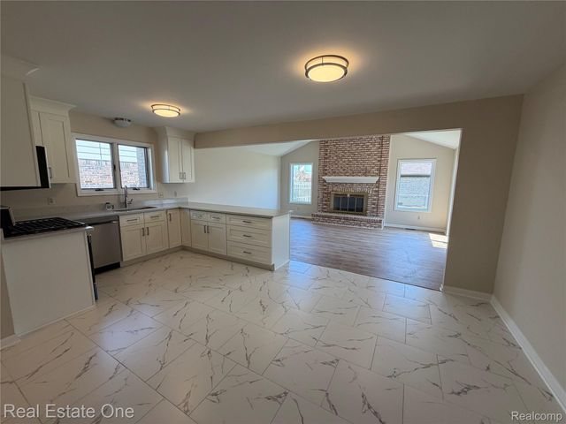 36552 Melbourne Drive, Sterling Heights, MI 48312