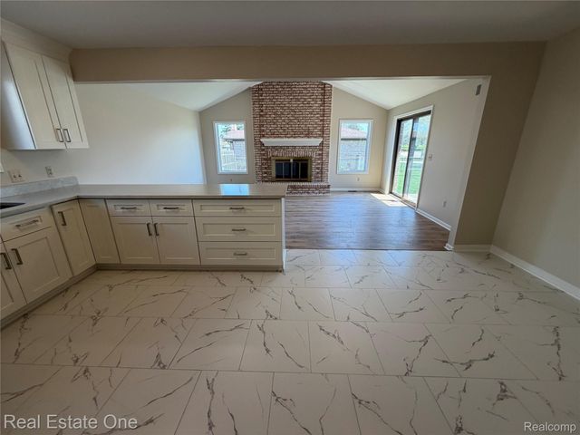 36552 Melbourne Drive, Sterling Heights, MI 48312