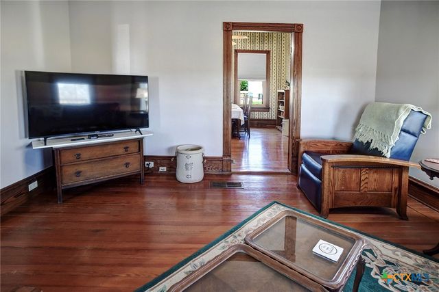 1370 County Road 353, Shiner, TX 77984