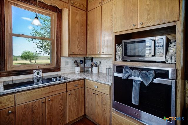 1370 County Road 353, Shiner, TX 77984