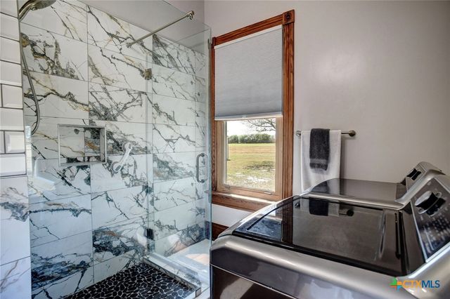 1370 County Road 353, Shiner, TX 77984