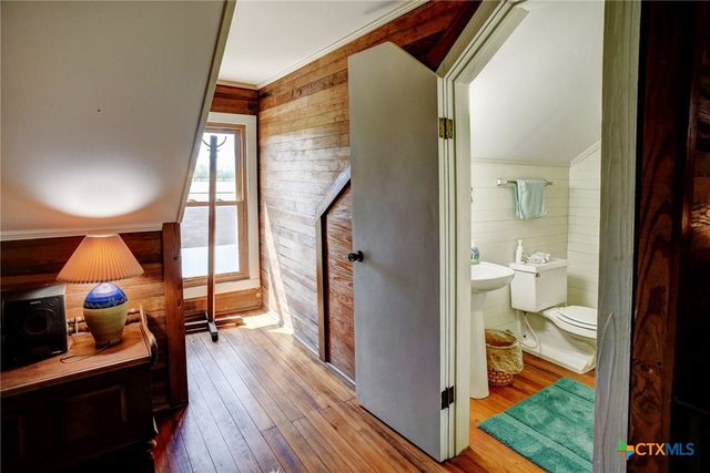 1370 County Road 353, Shiner, TX 77984