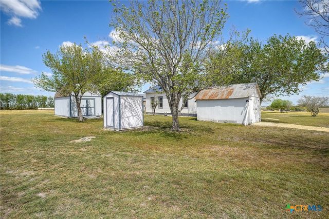 1370 County Road 353, Shiner, TX 77984