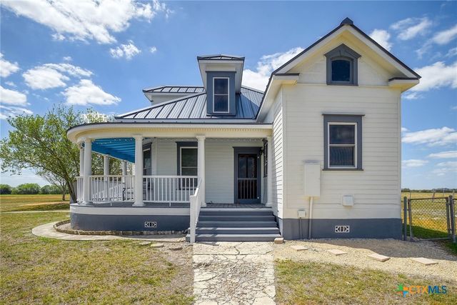 1370 County Road 353, Shiner, TX 77984