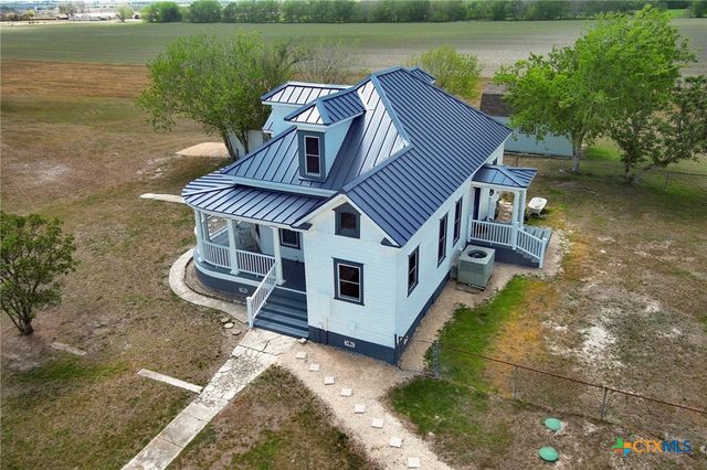 1370 County Road 353, Shiner, TX 77984