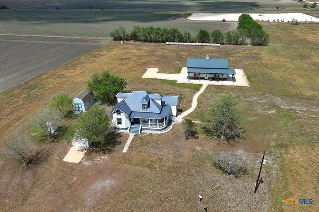 1370 County Road 353, Shiner, TX 77984