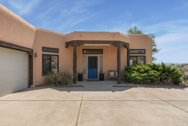 40 Sereno Road, Corrales, NM 87048