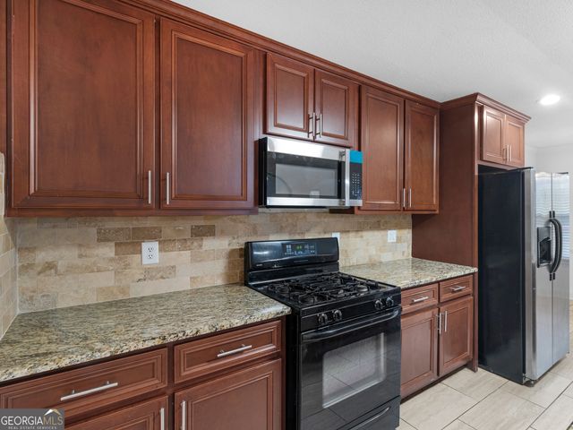 124 Crown Walk, Mcdonough, GA 30253