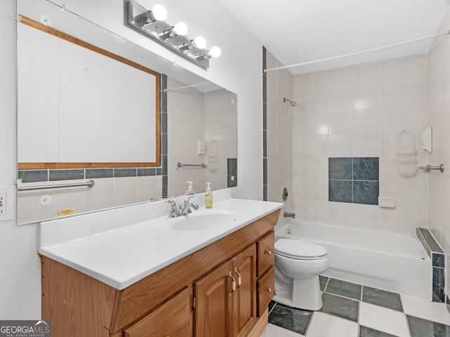 124 Crown Walk, Mcdonough, GA 30253