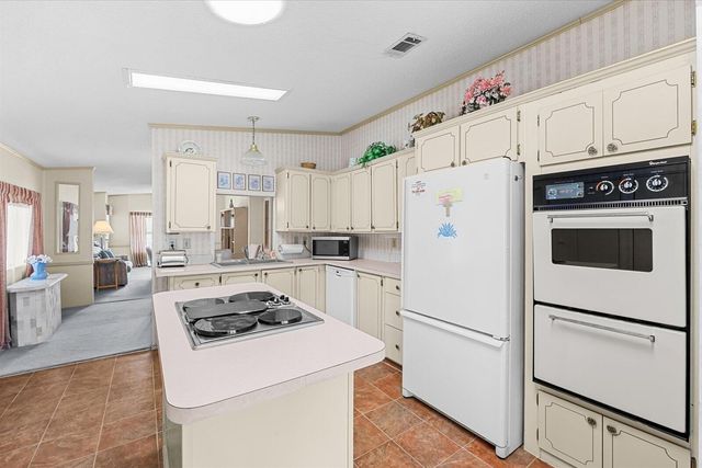 484 TROPICAL ISLES Circle D-32, Fort Pierce, FL 34982