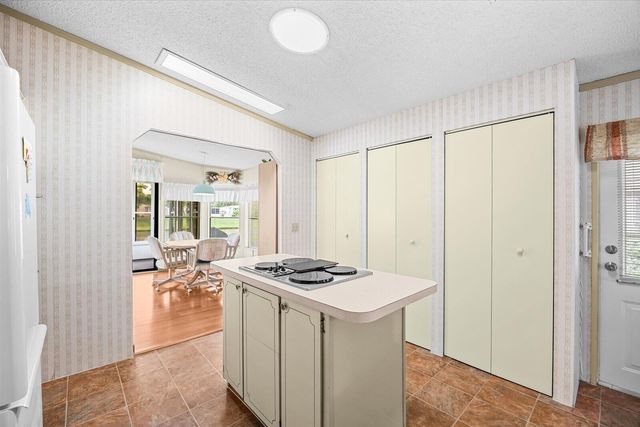 484 TROPICAL ISLES Circle D-32, Fort Pierce, FL 34982
