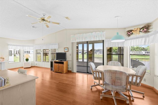 484 TROPICAL ISLES Circle D-32, Fort Pierce, FL 34982