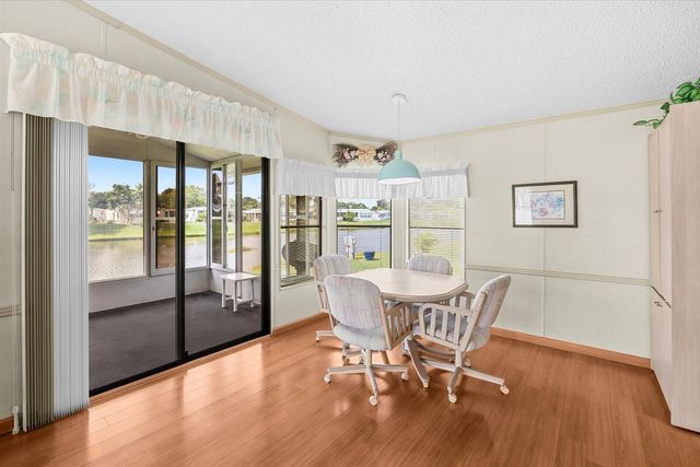 484 TROPICAL ISLES Circle D-32, Fort Pierce, FL 34982