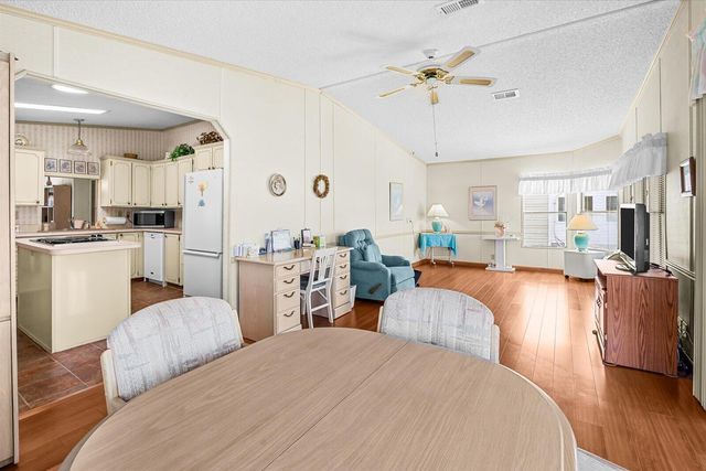 484 TROPICAL ISLES Circle D-32, Fort Pierce, FL 34982
