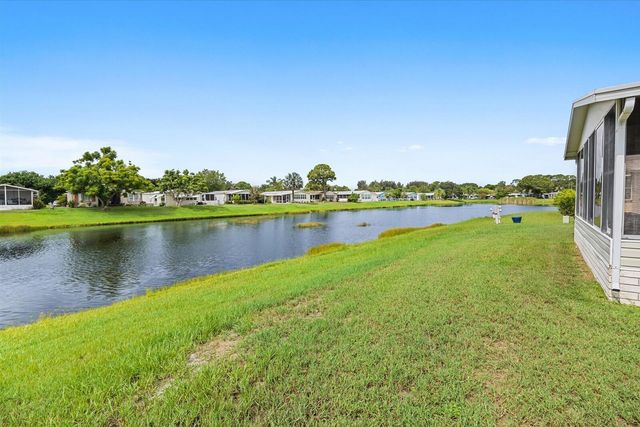484 TROPICAL ISLES Circle D-32, Fort Pierce, FL 34982
