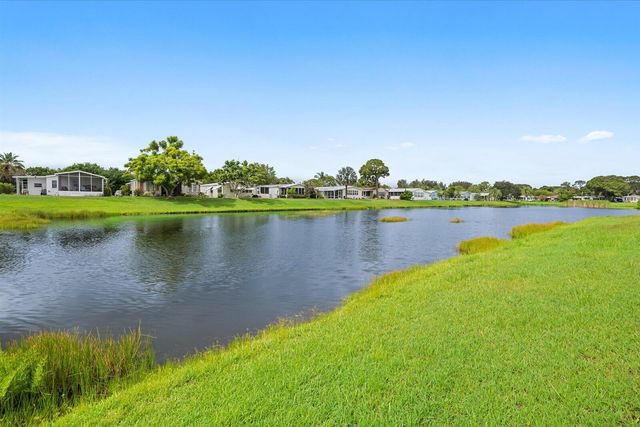 484 TROPICAL ISLES Circle D-32, Fort Pierce, FL 34982