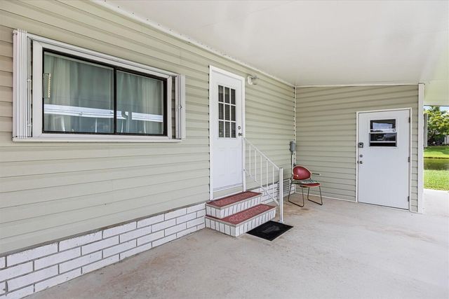 484 TROPICAL ISLES Circle D-32, Fort Pierce, FL 34982