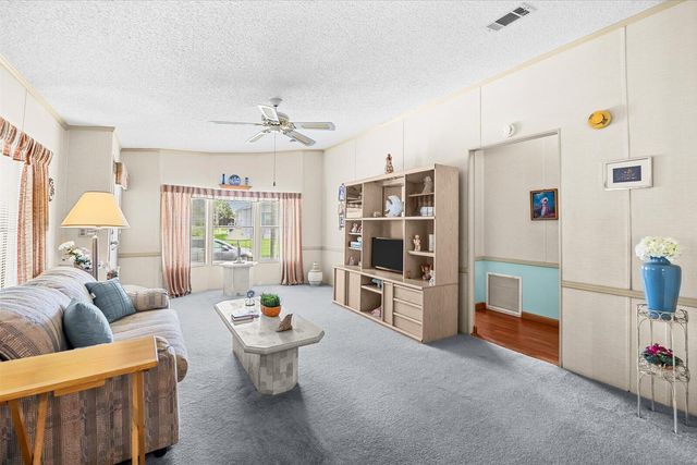 484 TROPICAL ISLES Circle D-32, Fort Pierce, FL 34982