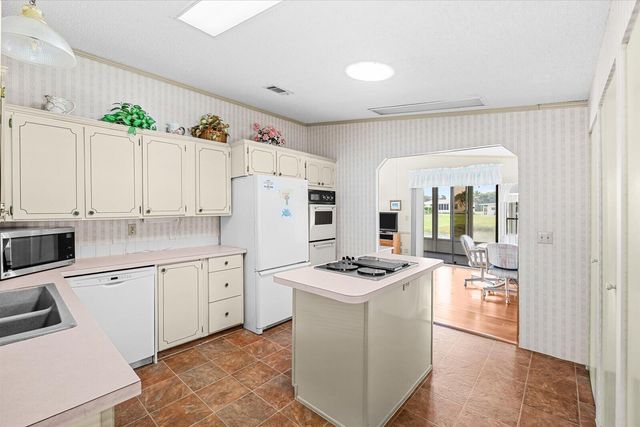 484 TROPICAL ISLES Circle D-32, Fort Pierce, FL 34982