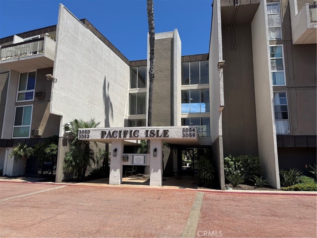 Image 2 of property listing at 3050 Rue Dorleans 274, San Diego, CA 92110