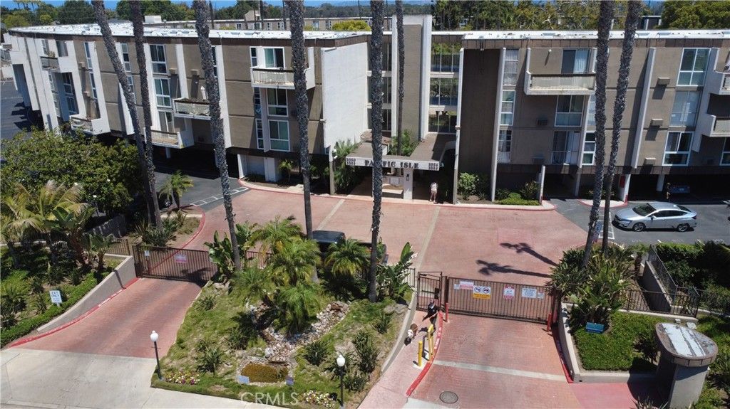 Image 3 of property listing at 3050 Rue Dorleans 274, San Diego, CA 92110