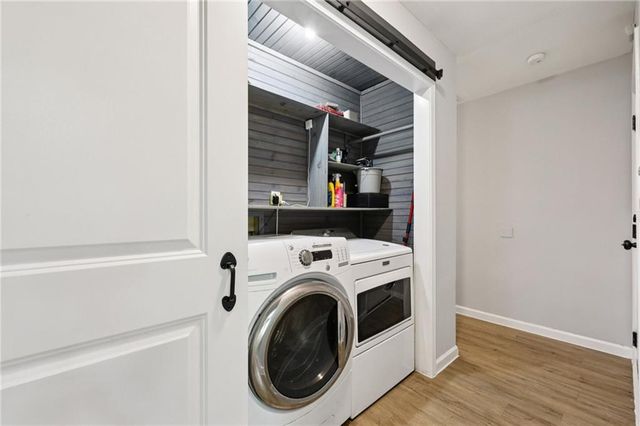 562 Rimrock Trail, Stone Mountain, GA 30083