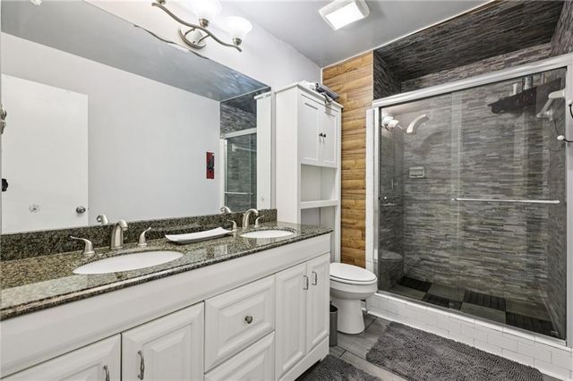 562 Rimrock Trail, Stone Mountain, GA 30083