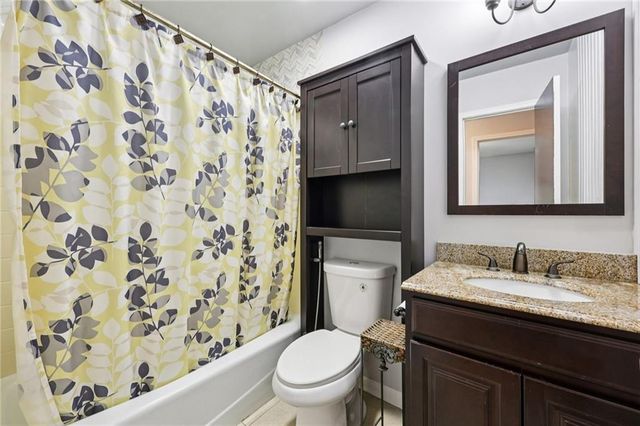 562 Rimrock Trail, Stone Mountain, GA 30083