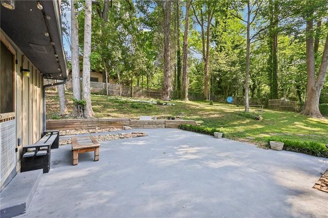 562 Rimrock Trail, Stone Mountain, GA 30083