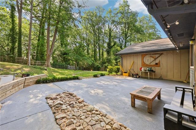 562 Rimrock Trail, Stone Mountain, GA 30083