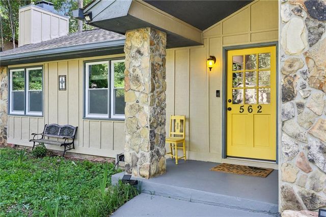 562 Rimrock Trail, Stone Mountain, GA 30083